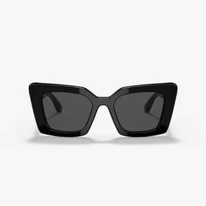 Bandolino Chic Black Square Sunglasses
